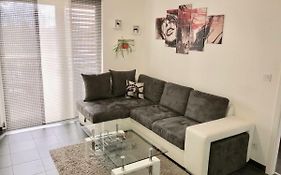 Le T2 Appartement Moderne avec Terrasse et Parking